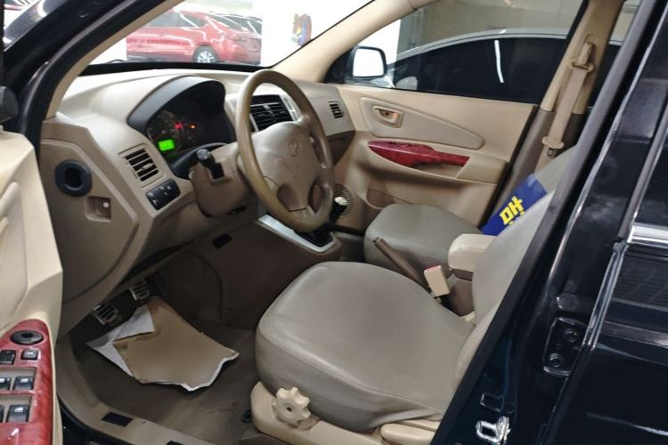 Used Hyundai Tucson 2013 2.0L Manual Two-Wheel Drive Fashion Edition Left Front Seat