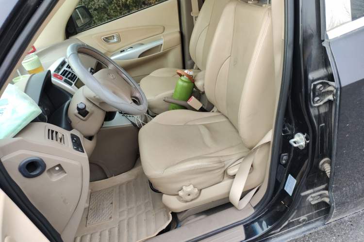 Used Hyundai Tucson 2013 2.0L Automatic Two-Wheel Drive Comfort Version Left Front Seat
