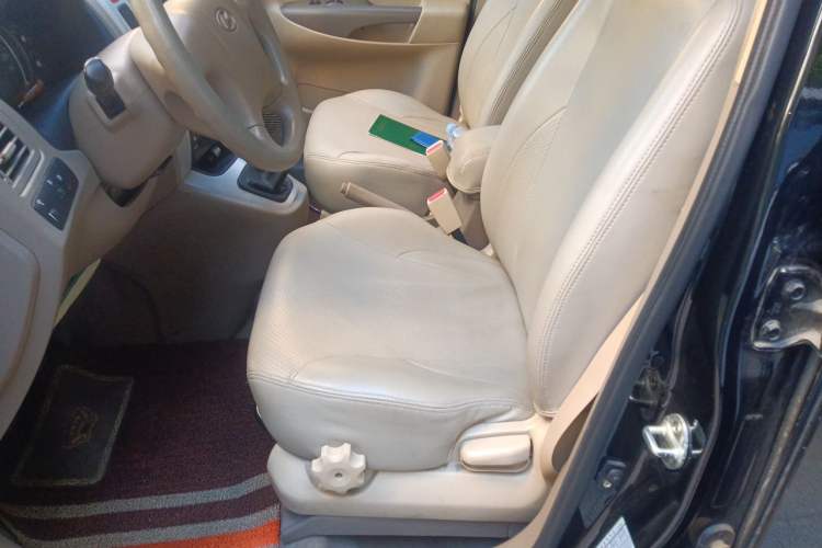 Used Hyundai Tucson 2013 2.0L Manual Two-Wheel Drive Fashion Edition Left Front Seat