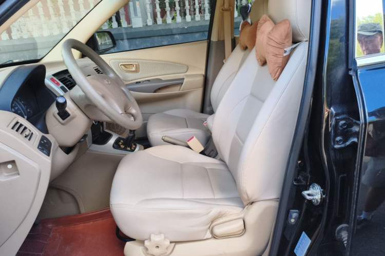 Used Hyundai Tucson 2013 2.0L Manual Two-Wheel Drive Fashion Edition Left Front Seat
