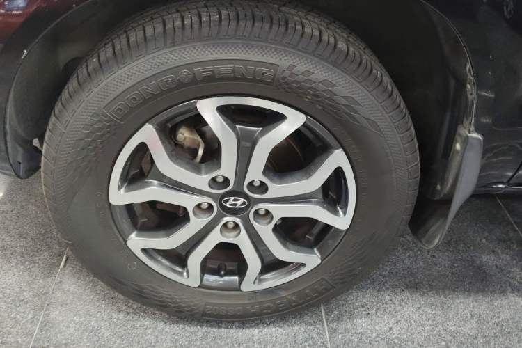 Used Hyundai Tucson 2013 2.0L Manual Two-Wheel Drive Fashion Edition Left Front Wheel Hub