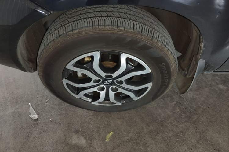 Used Hyundai Tucson 2013 2.0L Manual Two-Wheel Drive Fashion Edition Left Front Wheel Hub