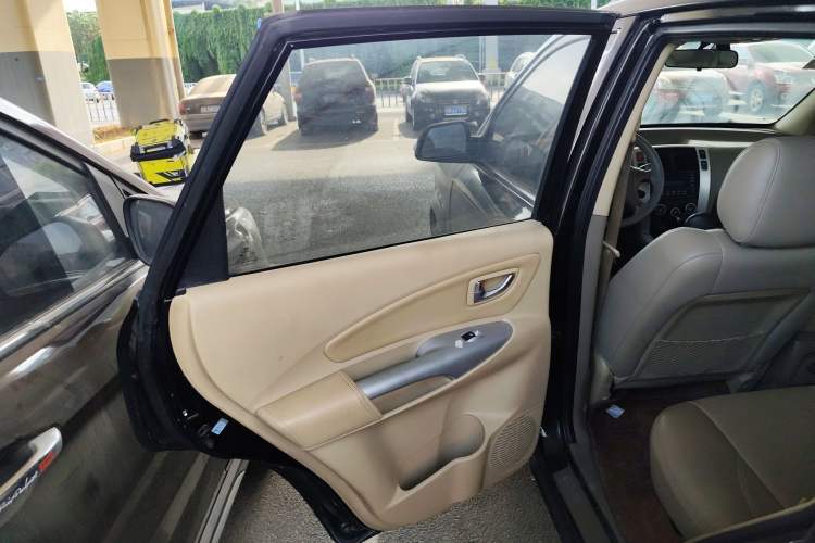 Used Hyundai Tucson 2013 2.0L Automatic Two-Wheel Drive Comfort Version Left Rear Door Interior