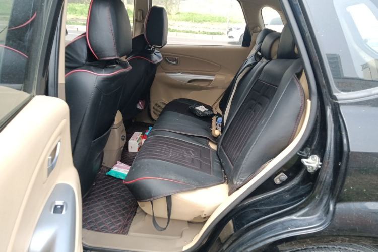 Used Hyundai Tucson 2013 2.0L Automatic Two-Wheel Drive Comfort Version Left Rear Seat