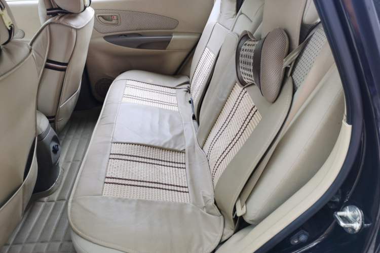 Used Hyundai Tucson 2013 2.0L Manual Two-Wheel Drive Fashion Edition Left Rear Seat