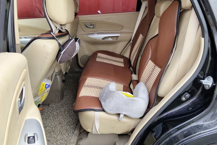 Used Hyundai Tucson 2013 2.0L Automatic Two-Wheel Drive Comfort Version Left Rear Seat