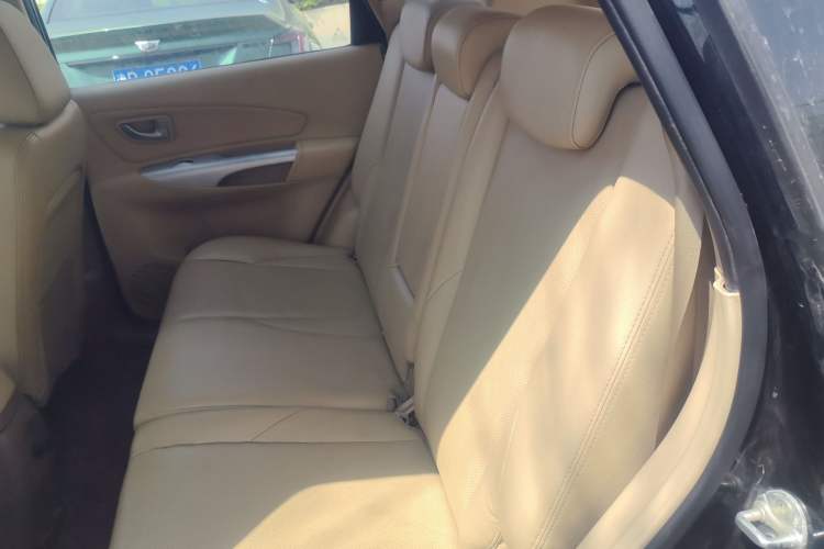 Used Hyundai Tucson 2013 2.0L Automatic Two-Wheel Drive Comfort Version Left Rear Seat