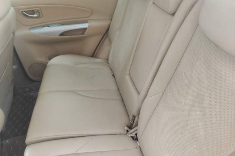 Used Hyundai Tucson 2013 2.0L Automatic Two-Wheel Drive Comfort Version Left Rear Seat