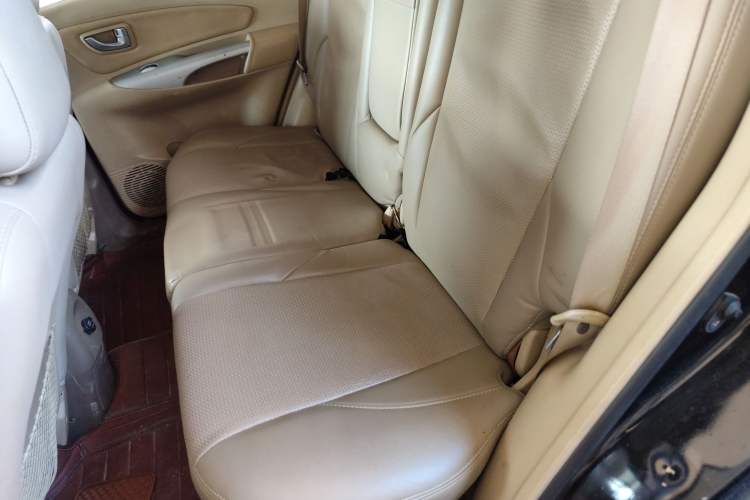 Used Hyundai Tucson 2013 2.0L Automatic Two-Wheel Drive Comfort Version Left Rear Seat