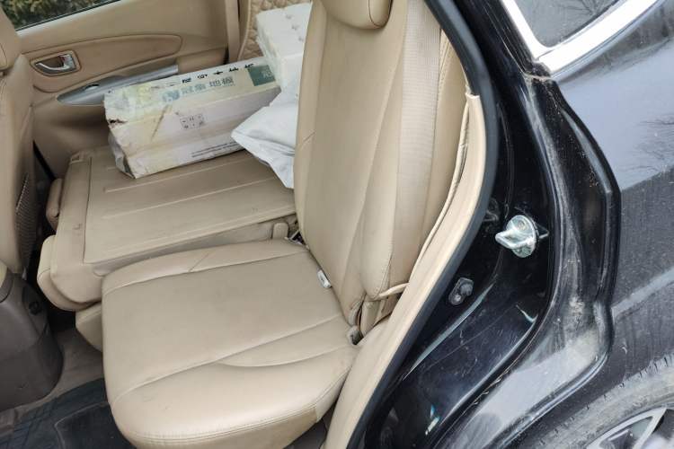 Used Hyundai Tucson 2013 2.0L Automatic Two-Wheel Drive Comfort Version Left Rear Seat