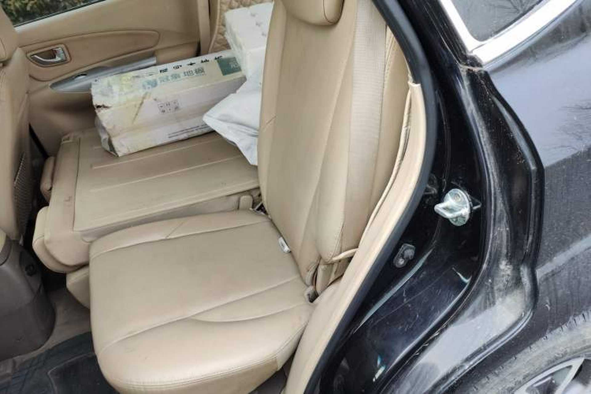 Used Hyundai Tucson 2013 2.0L Automatic Two-Wheel Drive Comfort Version Left Rear Seat