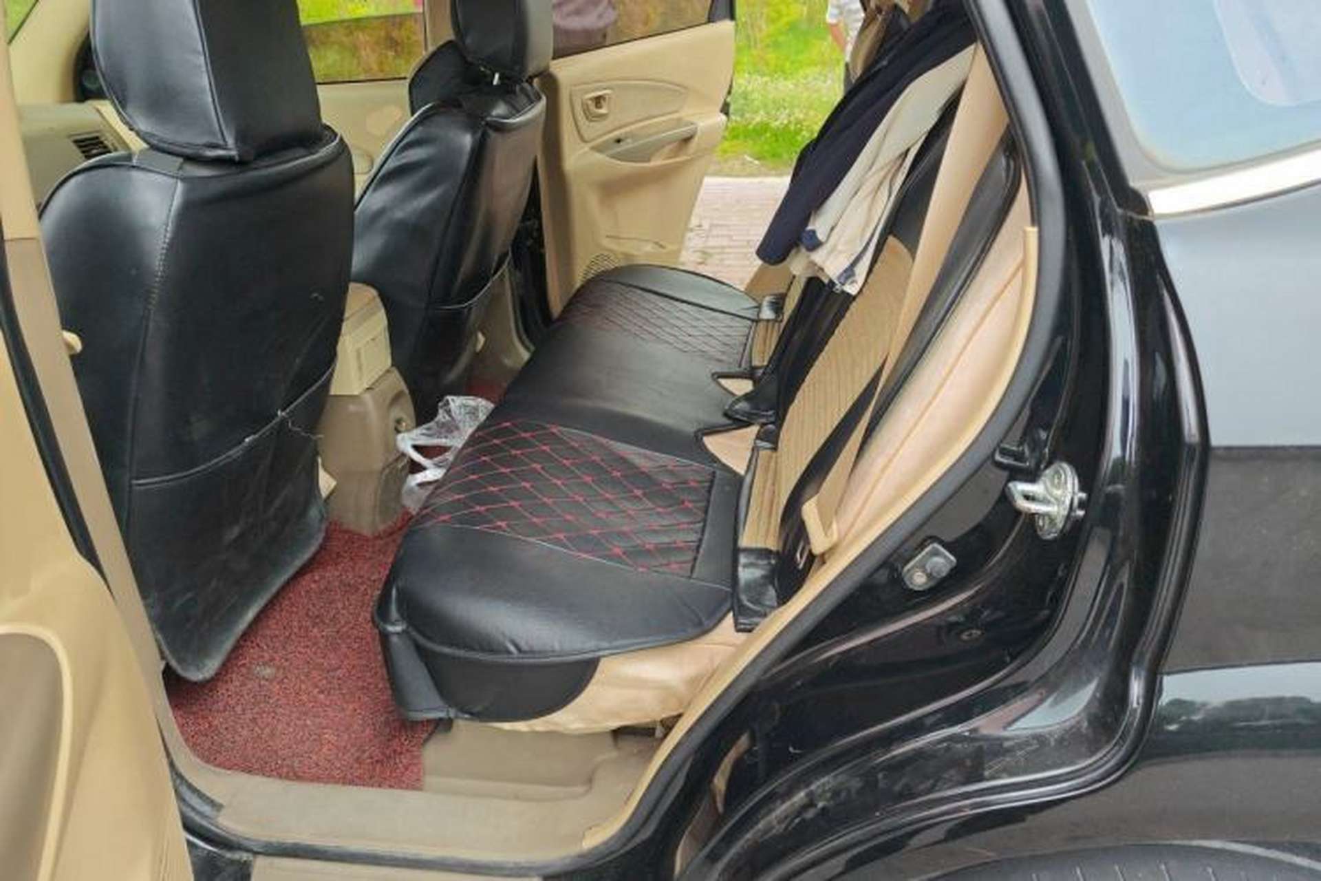 Used Hyundai Tucson 2013 2.0L Manual Two-Wheel Drive Fashion Edition Left Rear Seat