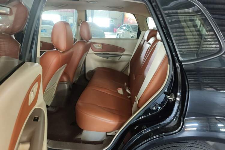 Used Hyundai Tucson 2013 2.0L Manual Two-Wheel Drive Fashion Edition Left Rear Seat