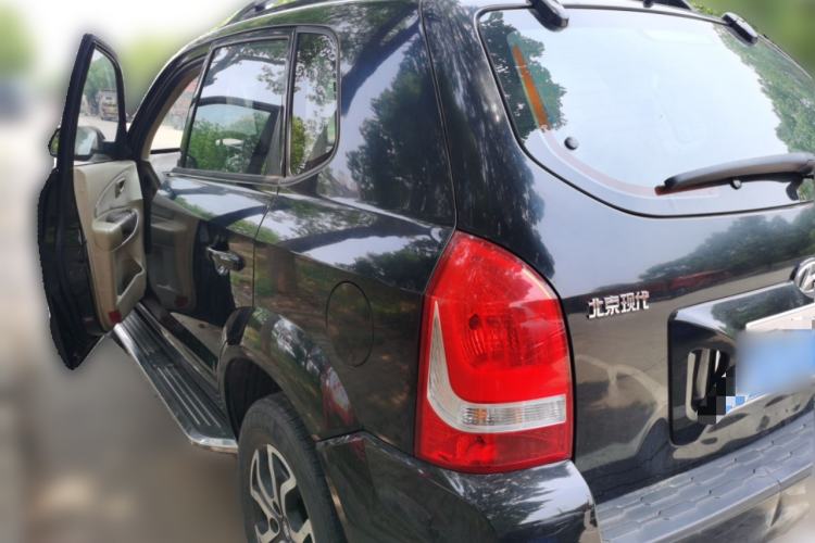 Used Hyundai Tucson 2013 2.0L Manual Two-Wheel Drive Fashion Edition Rear Left 45 Deg