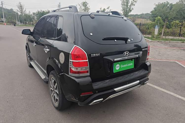 Used Hyundai Tucson 2013 2.0L Manual Two-Wheel Drive Fashion Edition Rear Left 45 Deg
