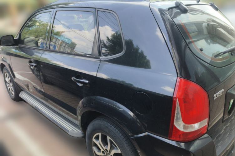 Used Hyundai Tucson 2013 2.0L Manual Two-Wheel Drive Fashion Edition Rear Left 45 Deg