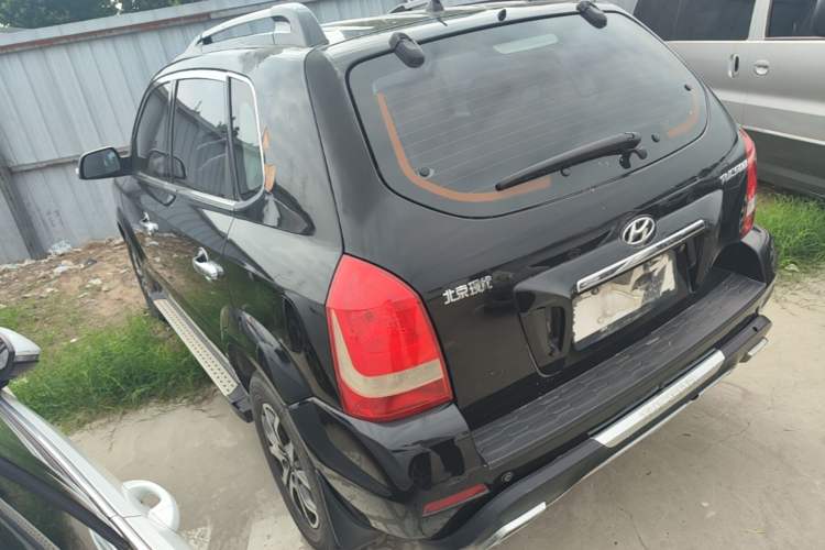 Used Hyundai Tucson 2013 2.0L Manual Two-Wheel Drive Fashion Edition Rear Left 45 Deg