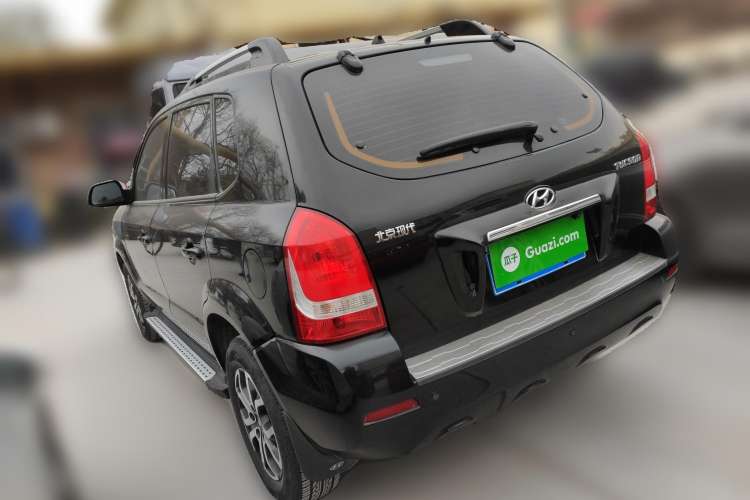 Used Hyundai Tucson 2013 2.0L Manual Two-Wheel Drive Fashion Edition Rear Left 45 Deg