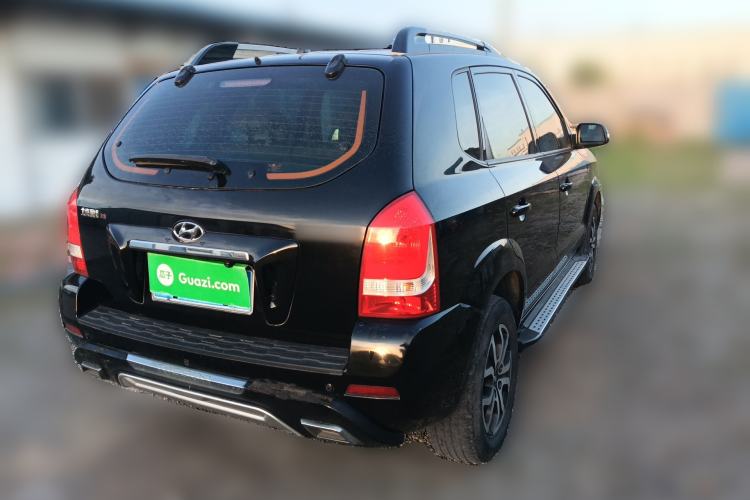 Used Hyundai Tucson 2013 2.0L Manual Two-Wheel Drive Fashion Edition Rear Right 45 Deg