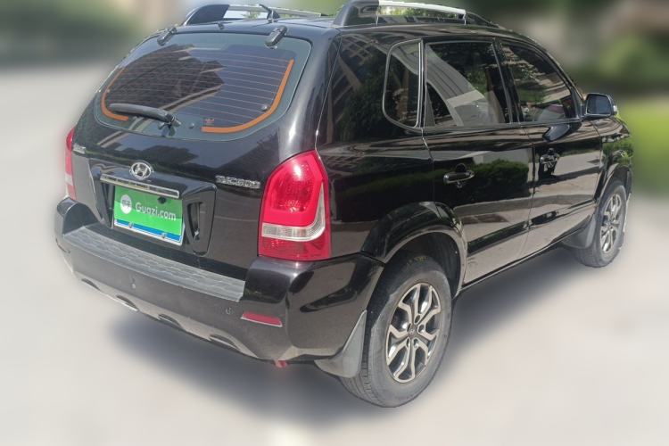 Used Hyundai Tucson 2013 2.0L Manual Two-Wheel Drive Fashion Edition Rear Right 45 Deg