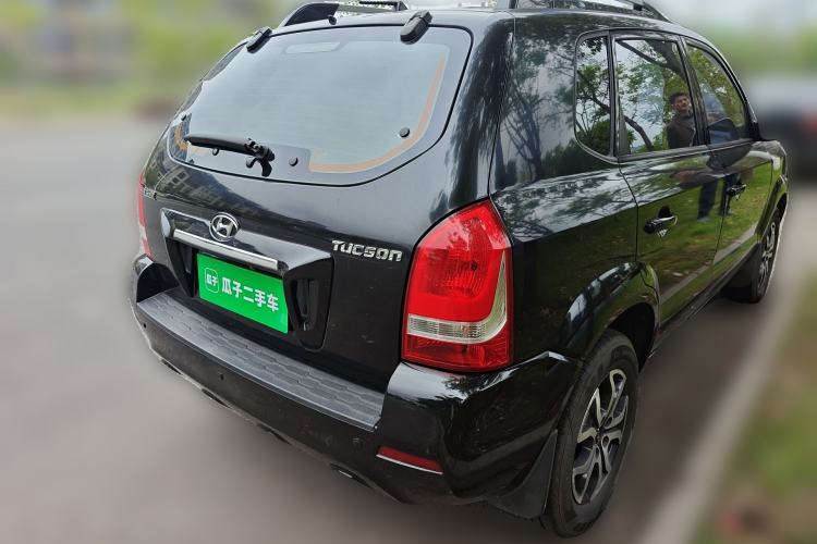 Used Hyundai Tucson 2013 2.0L Manual Two-Wheel Drive Fashion Edition Rear Right 45 Deg