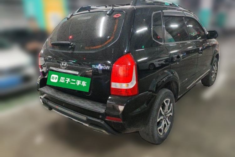 Used Hyundai Tucson 2013 2.0L Manual Two-Wheel Drive Fashion Edition Rear Right 45 Deg