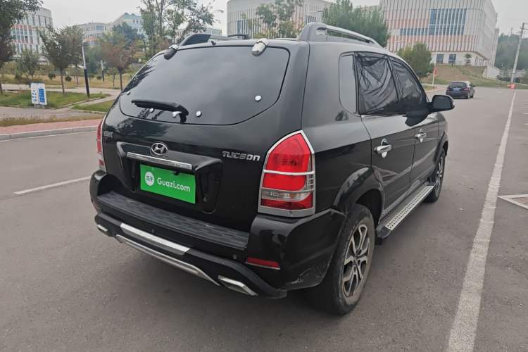 Used Hyundai Tucson 2013 2.0L Manual Two-Wheel Drive Fashion Edition Rear Right 45 Deg