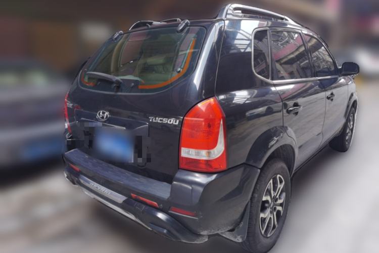Used Hyundai Tucson 2013 2.0L Manual Two-Wheel Drive Fashion Edition Rear Right 45 Deg