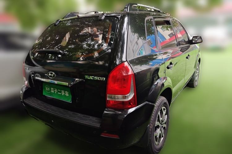 Used Hyundai Tucson 2013 2.0L Manual Two-Wheel Drive Fashion Edition Rear Right 45 Deg