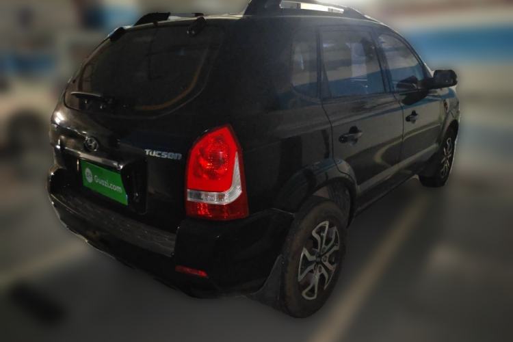 Used Hyundai Tucson 2013 2.0L Manual Two-Wheel Drive Fashion Edition Rear Right 45 Deg