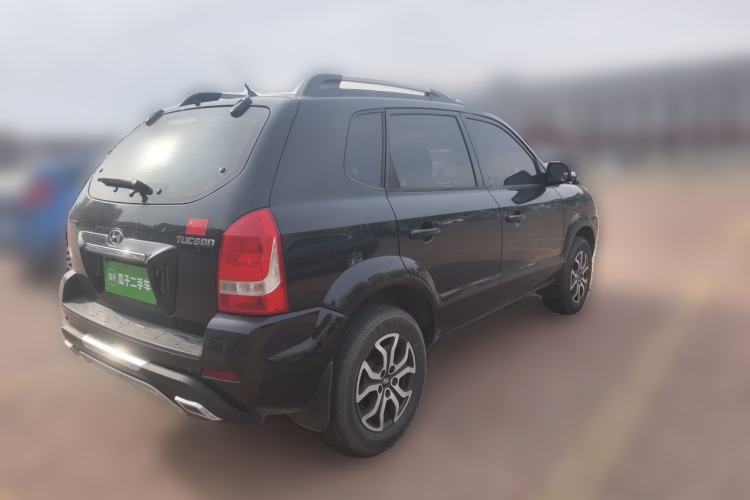 Used Hyundai Tucson 2013 2.0L Manual Two-Wheel Drive Fashion Edition Rear Right 45 Deg