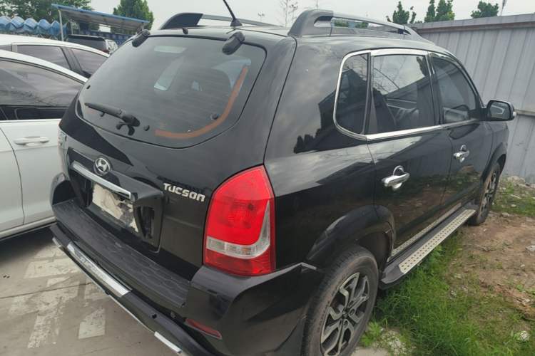 Used Hyundai Tucson 2013 2.0L Manual Two-Wheel Drive Fashion Edition Rear Right 45 Deg