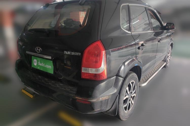 Used Hyundai Tucson 2013 2.0L Manual Two-Wheel Drive Fashion Edition Rear Right 45 Deg
