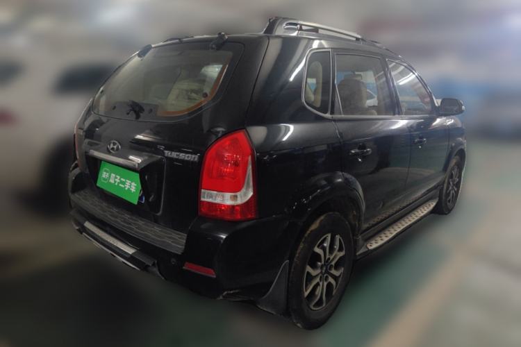 Used Hyundai Tucson 2013 2.0L Manual Two-Wheel Drive Fashion Edition Rear Right 45 Deg