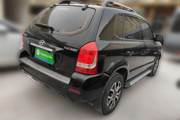 Used Hyundai Tucson 2013 2.0L Manual Two-Wheel Drive Fashion Edition Rear Right 45 Deg