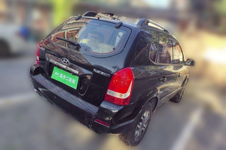 Used Hyundai Tucson 2013 2.0L Manual Two-Wheel Drive Fashion Edition Rear Right 45 Deg