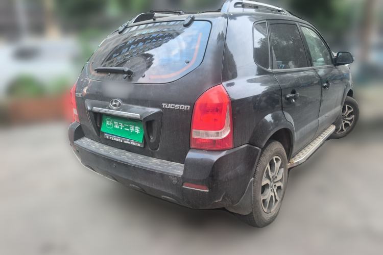 Used Hyundai Tucson 2013 2.0L Manual Two-Wheel Drive Fashion Edition Rear Right 45 Deg