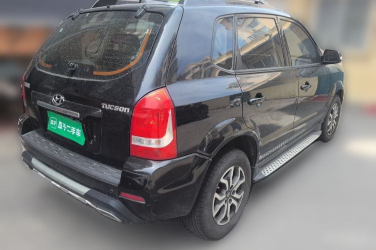 Used Hyundai Tucson 2013 2.0L Manual Two-Wheel Drive Fashion Edition Rear Right 45 Deg