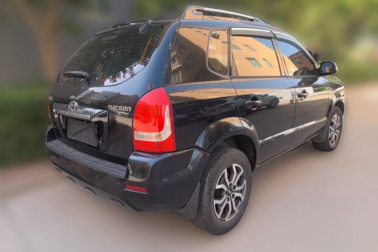 Used Hyundai Tucson 2013 2.0L Manual Two-Wheel Drive Fashion Edition Rear Right 45 Deg