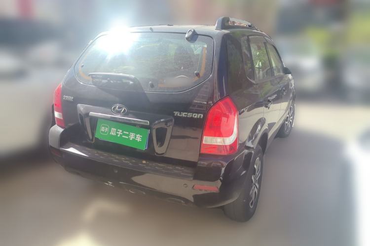 Used Hyundai Tucson 2013 2.0L Manual Two-Wheel Drive Fashion Edition Rear Right 45 Deg