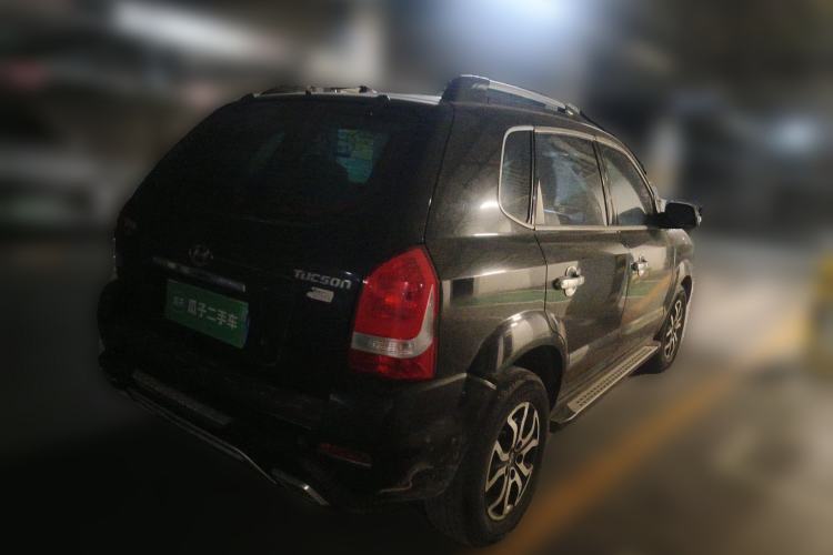 Used Hyundai Tucson 2013 2.0L Manual Two-Wheel Drive Fashion Edition Rear Right 45 Deg