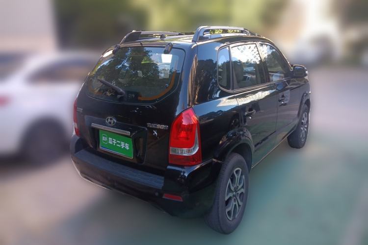 Used Hyundai Tucson 2013 2.0L Manual Two-Wheel Drive Fashion Edition Rear Right 45 Deg