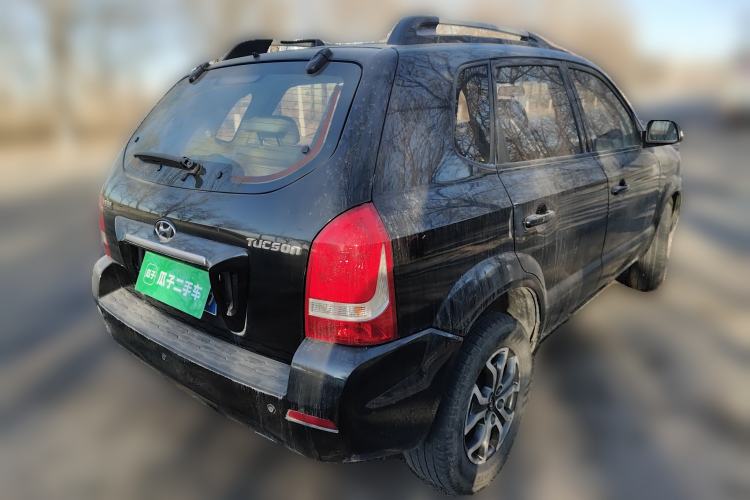 Used Hyundai Tucson 2013 2.0L Manual Two-Wheel Drive Fashion Edition Rear Right 45 Deg
