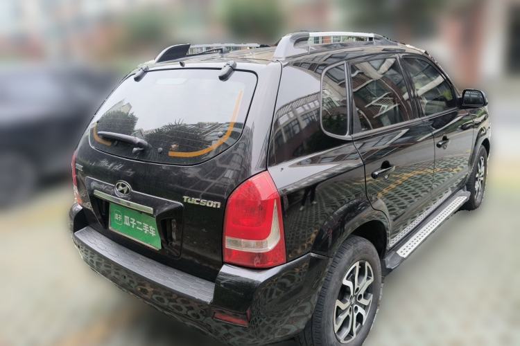 Used Hyundai Tucson 2013 2.0L Manual Two-Wheel Drive Fashion Edition Rear Right 45 Deg