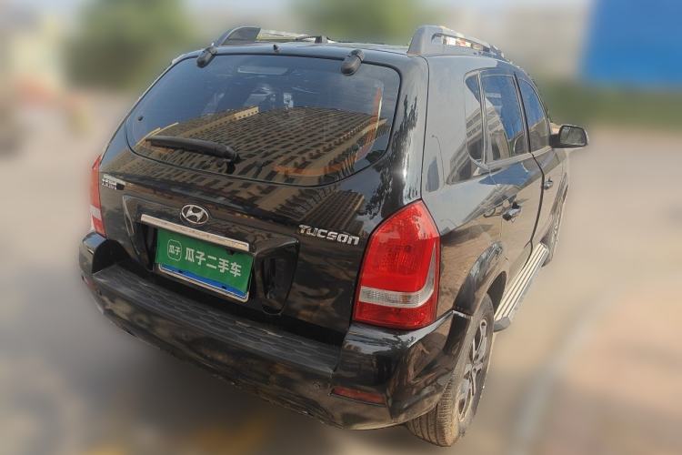 Used Hyundai Tucson 2013 2.0L Manual Two-Wheel Drive Fashion Edition Rear Right 45 Deg
