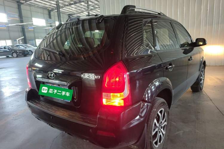 Used Hyundai Tucson 2013 2.0L Manual Two-Wheel Drive Fashion Edition Rear Right 45 Deg