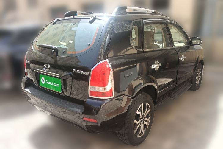 Used Hyundai Tucson 2013 2.0L Automatic Two-Wheel Drive Comfort Version Rear Right 45 Deg