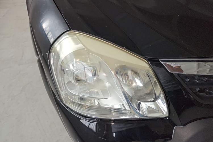 Used Hyundai Tucson 2013 2.0L Automatic Two-Wheel Drive Comfort Version Right Front Headlight