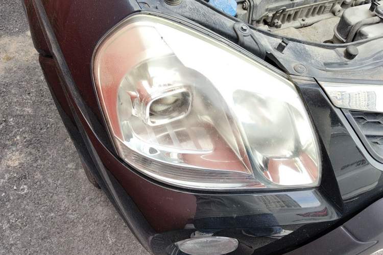Used Hyundai Tucson 2013 2.0L Automatic Two-Wheel Drive Comfort Version Right Front Headlight