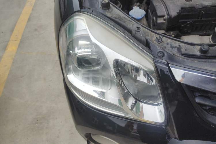 Used Hyundai Tucson 2013 2.0L Automatic Two-Wheel Drive Comfort Version Right Front Headlight